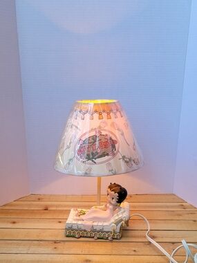 Vintage 1990s Betty Boop "Bed of Roses" Collectible Accent/Table Lamp